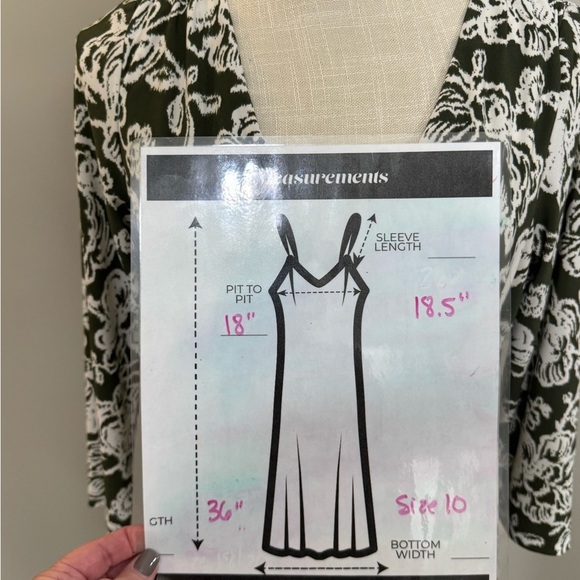 Lauren Ralph Lauren Dress V-Neck Faux Wrap Dress. Green/White Floral. Size 10 - Picture 8 of 8